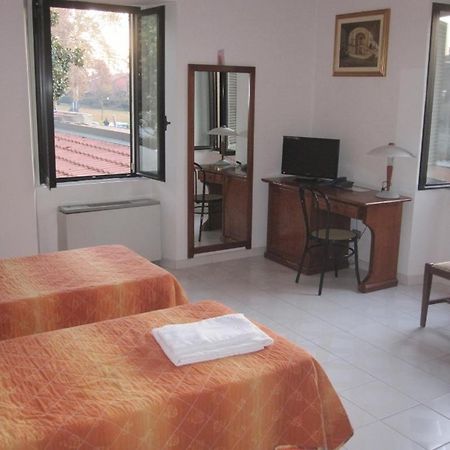 Hotel Vecchio Convento Bareggio Екстериор снимка