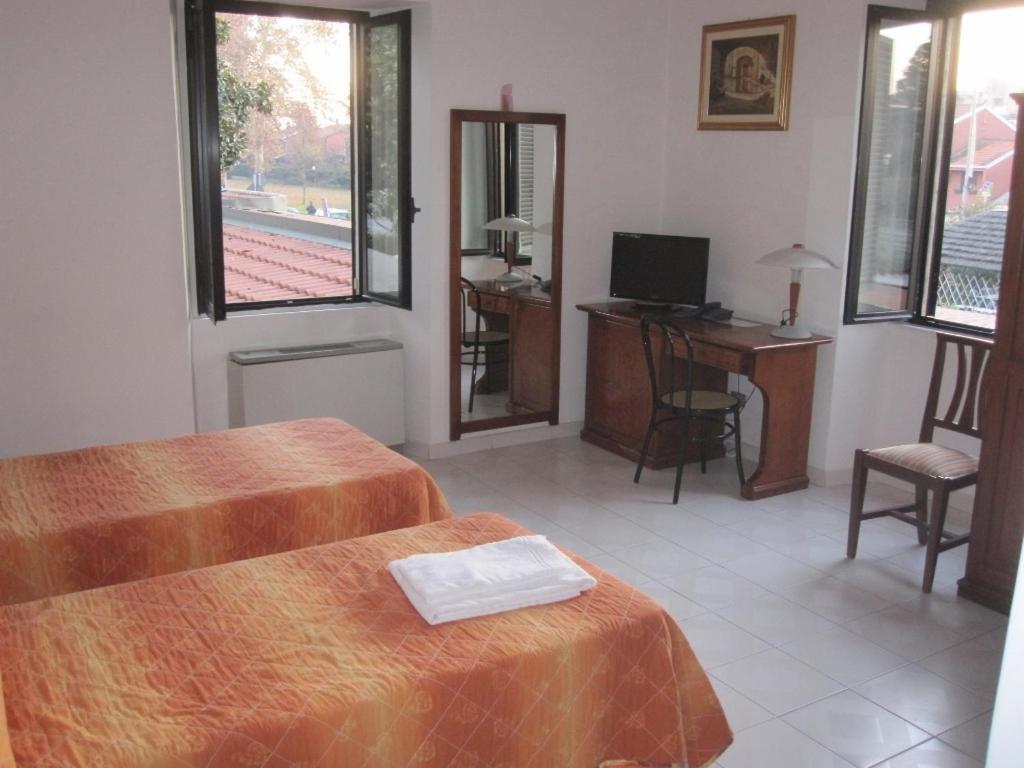 Hotel Vecchio Convento Bareggio Екстериор снимка