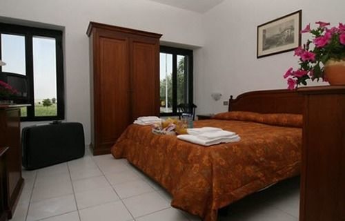 Hotel Vecchio Convento Bareggio Екстериор снимка