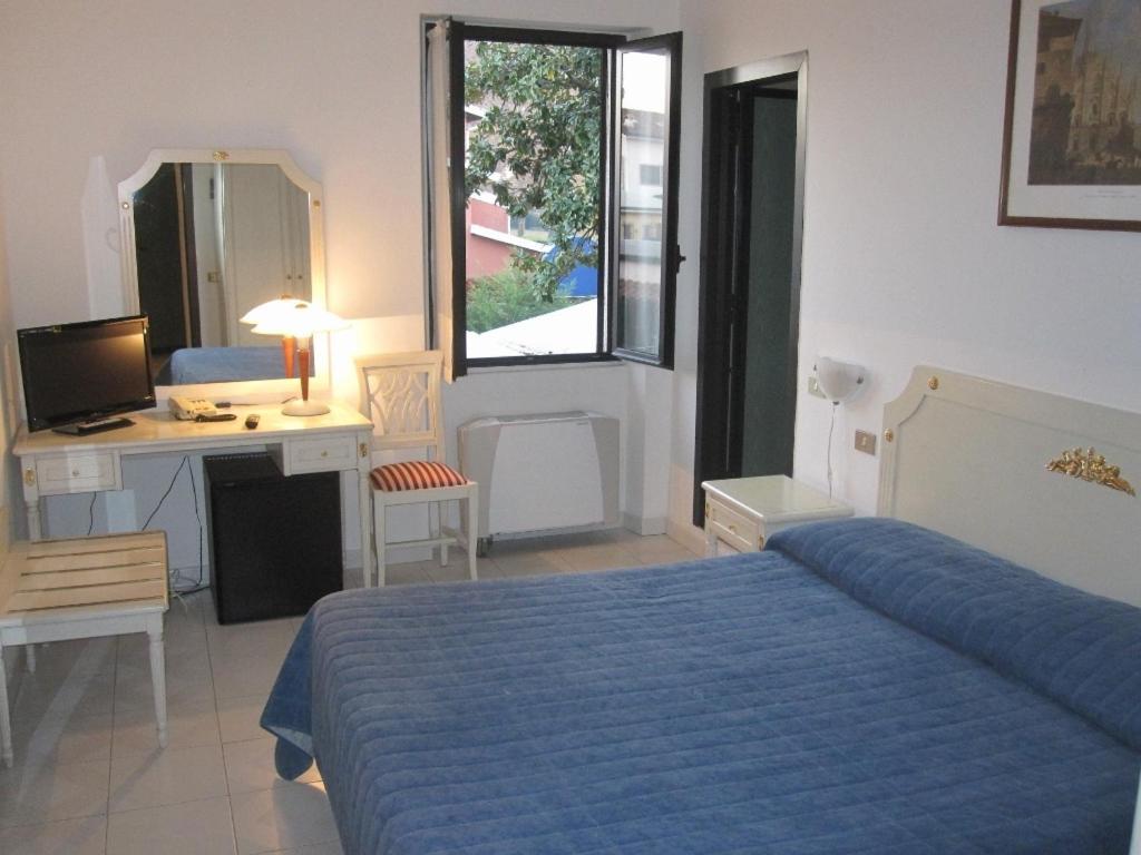 Hotel Vecchio Convento Bareggio Стая снимка