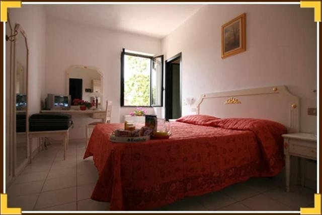 Hotel Vecchio Convento Bareggio Стая снимка
