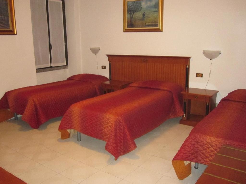 Hotel Vecchio Convento Bareggio Стая снимка