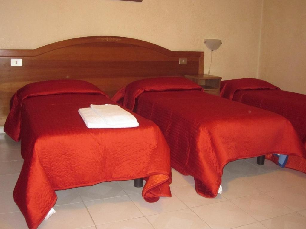 Hotel Vecchio Convento Bareggio Стая снимка